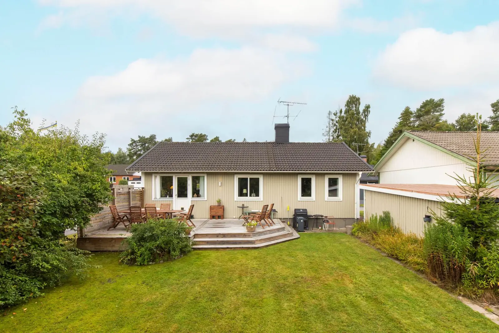 Villa, Oppegårdsvägen 30, Kumla. Bild 1 av 20