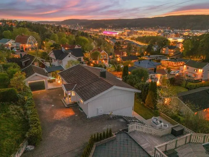 Bild 1 av 20 på Edgångsvägen 6