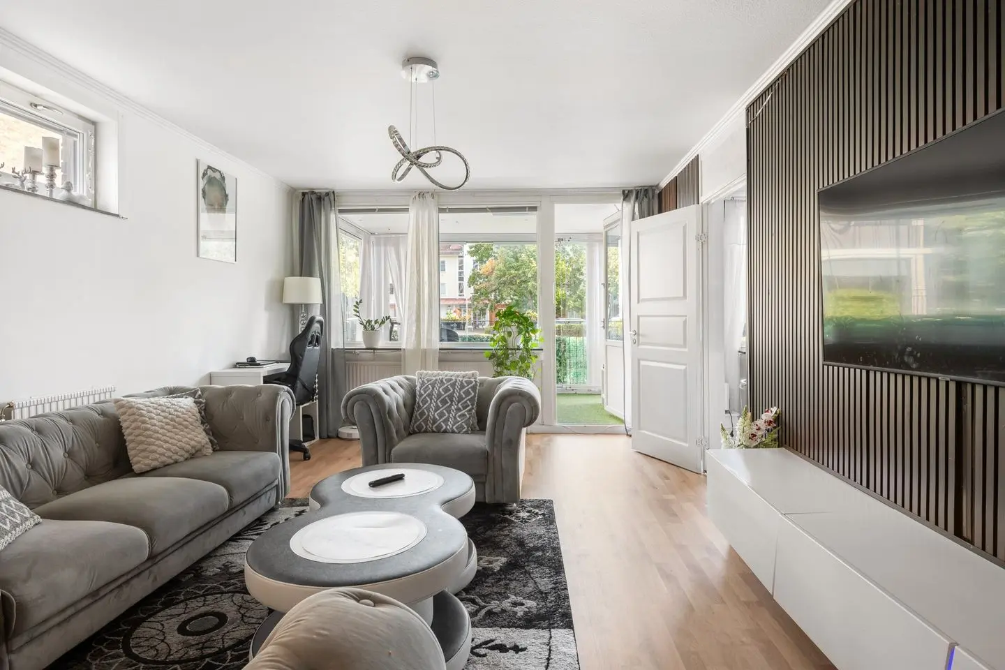 Lägenhet, Vibblabyvägen 13, Järfälla. Bild 1 av 21