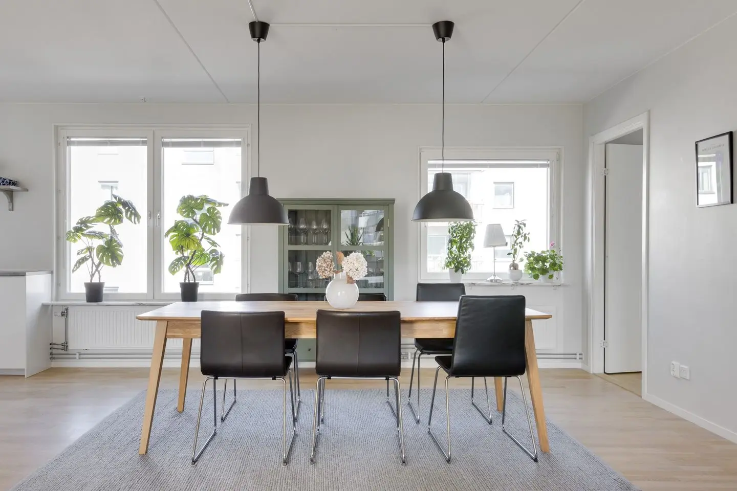 Image 1 of 28 of Portalgatan 58