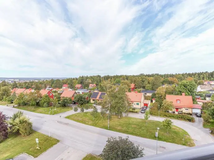 Bild 1 av 20 på Nydalavägen 14