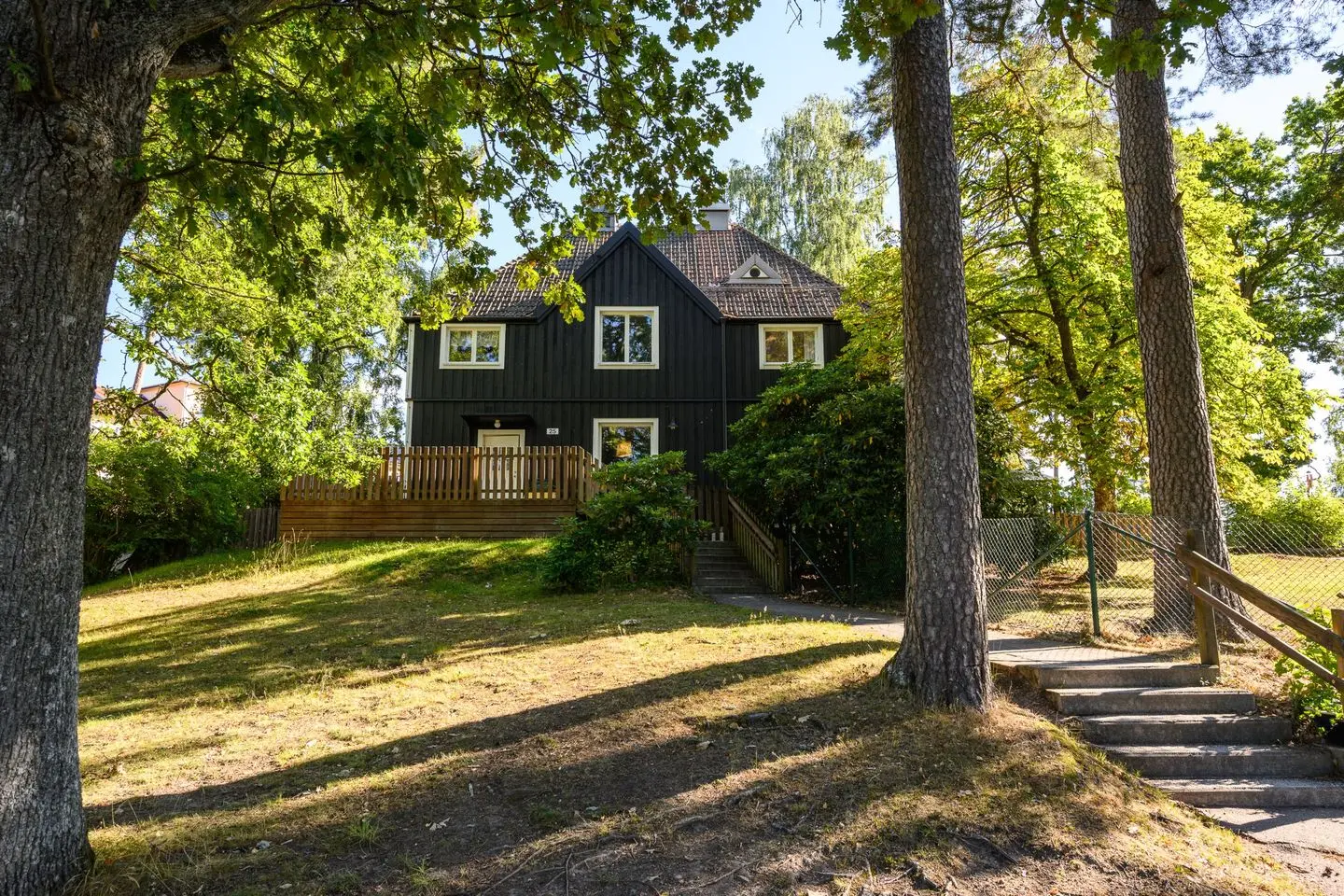 Villa, Lugnets väg 25, Växjö. Bild 1 av 44