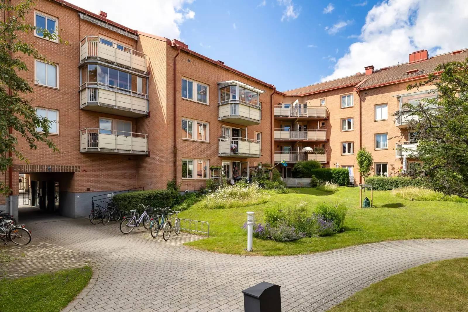 Image 1 of 35 of Köpmangatan 45