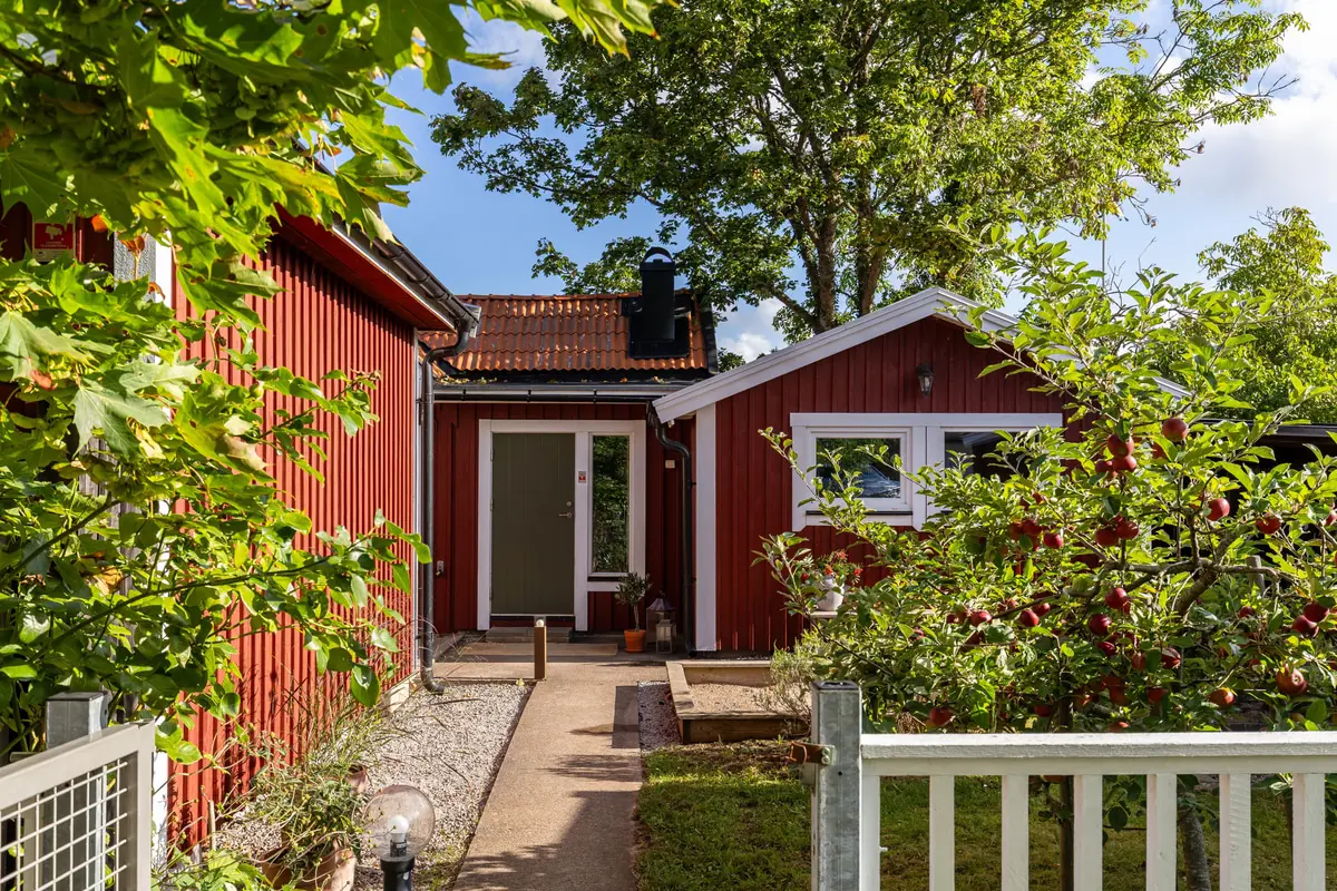 Image 1 of 40 of Sönnerborg 109