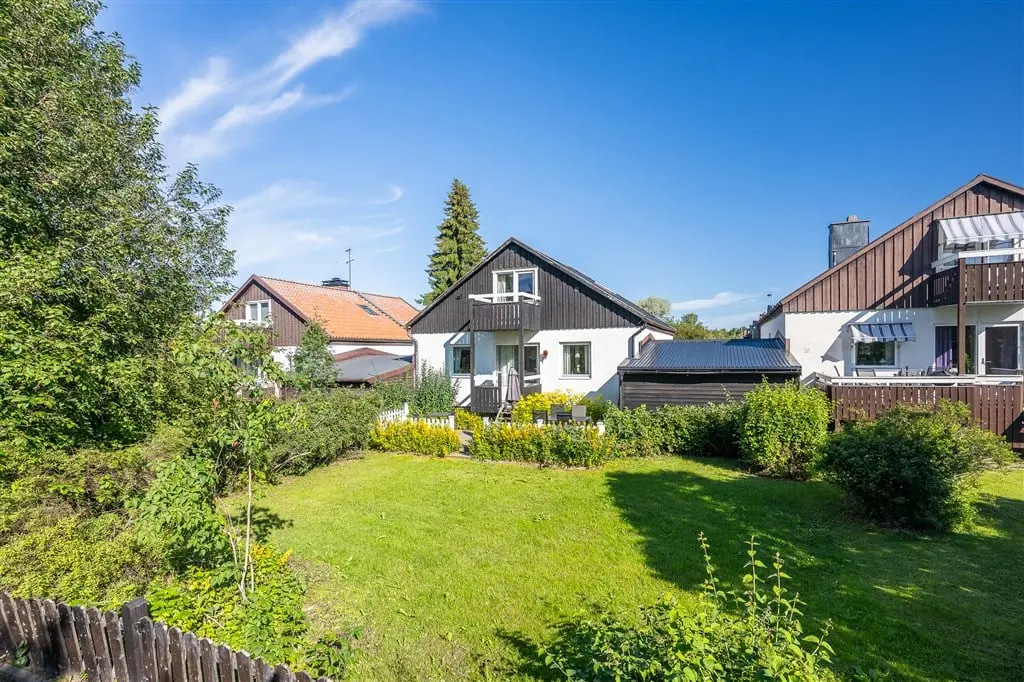 Semi-detached/terraced, Johannelundsvägen 24, Västerbotten. Photo 1 of 40