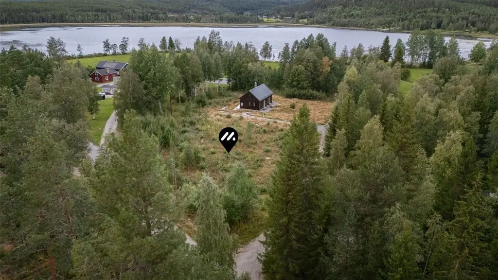 Image 1 of 6 of Sjönära hörntomt