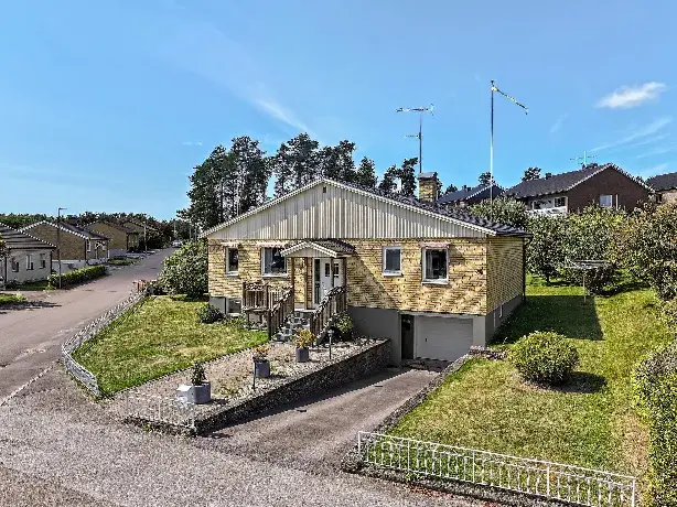 Image 1 of 20 of Fryxellsgatan