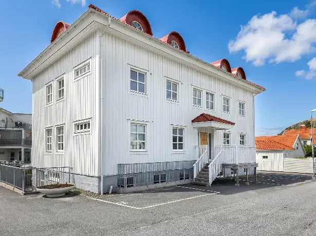 Image 1 of 14 of Carlsgatan