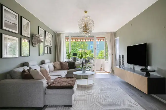 Lägenhet, Båtholmsbacken 6, Skärholmen. Bild 1 av 38