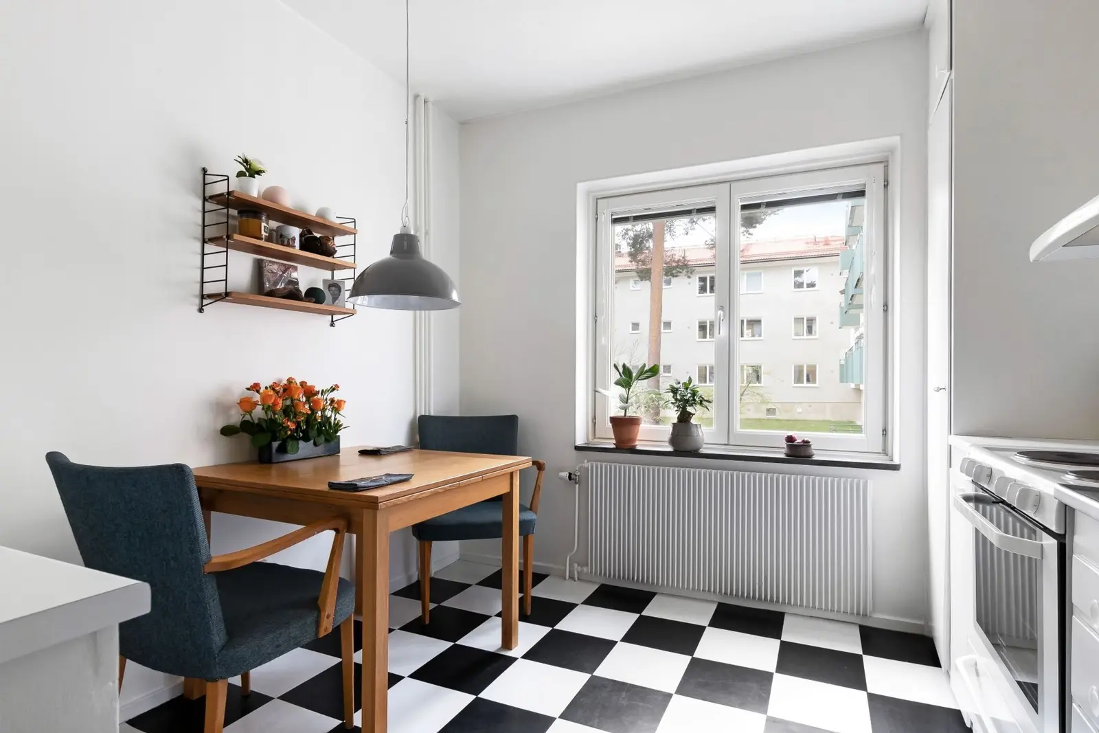 Lägenhet, Emågatan 38, 1tr, Stockholm. Bild 1 av 20