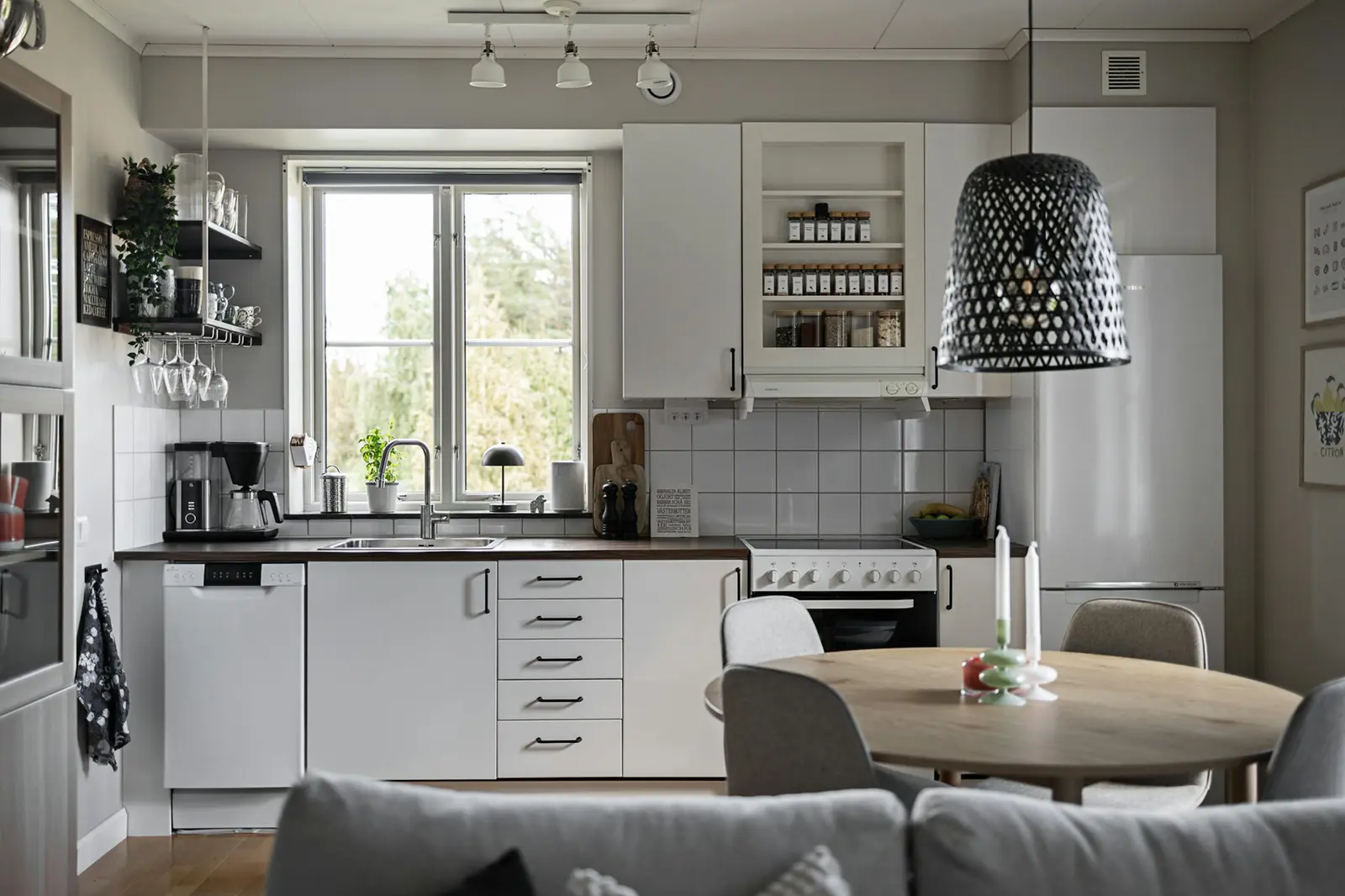 Lägenhet, Hjältevägen 94, Umeå. Bild 1 av 20