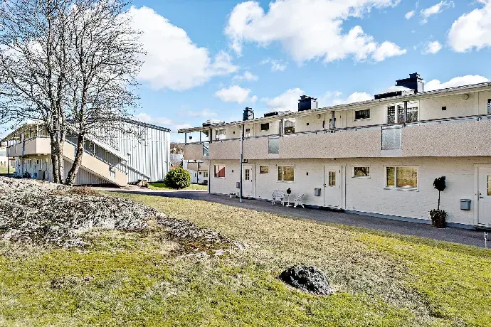 Bild 1 av 6 på Gårdskullavägen