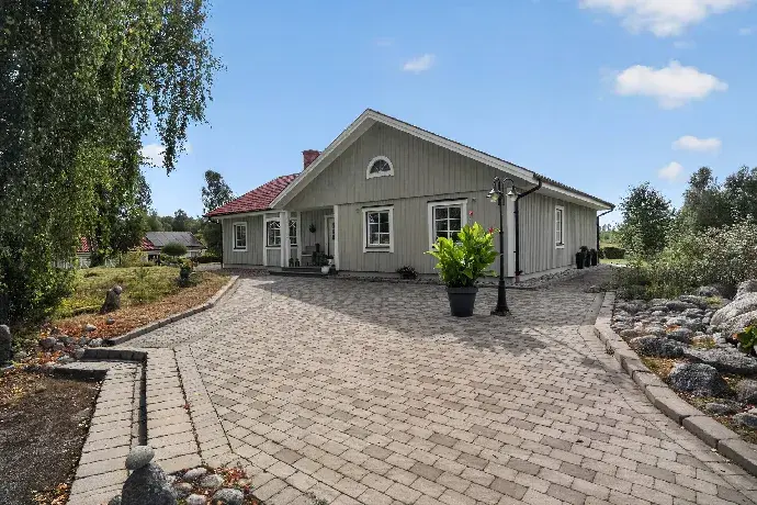 House, Skäverud Hagen 1, Mölltorp. Photo 1 of 40