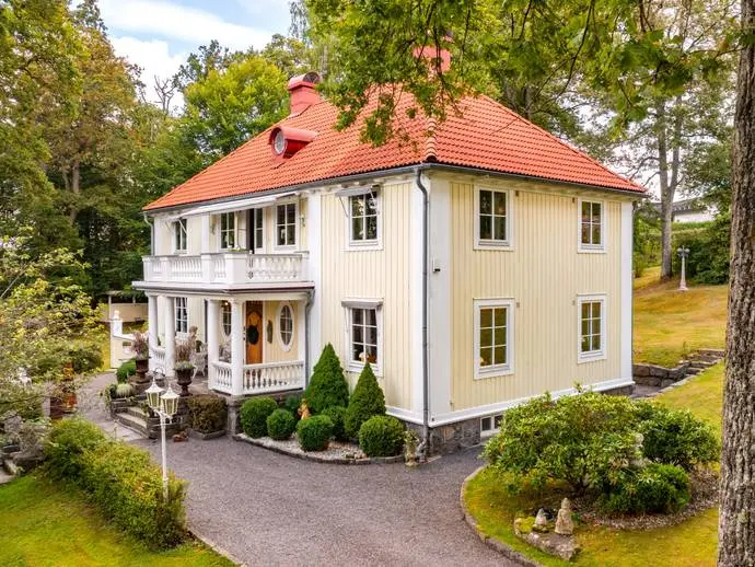 Villa, Edenhjelms väg 13. Bild 1 av 20