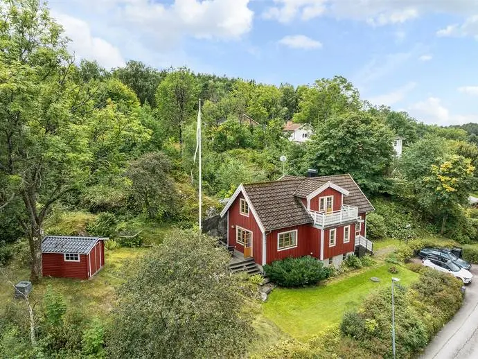 Bild 1 av 20 på Lindåsvägen 34