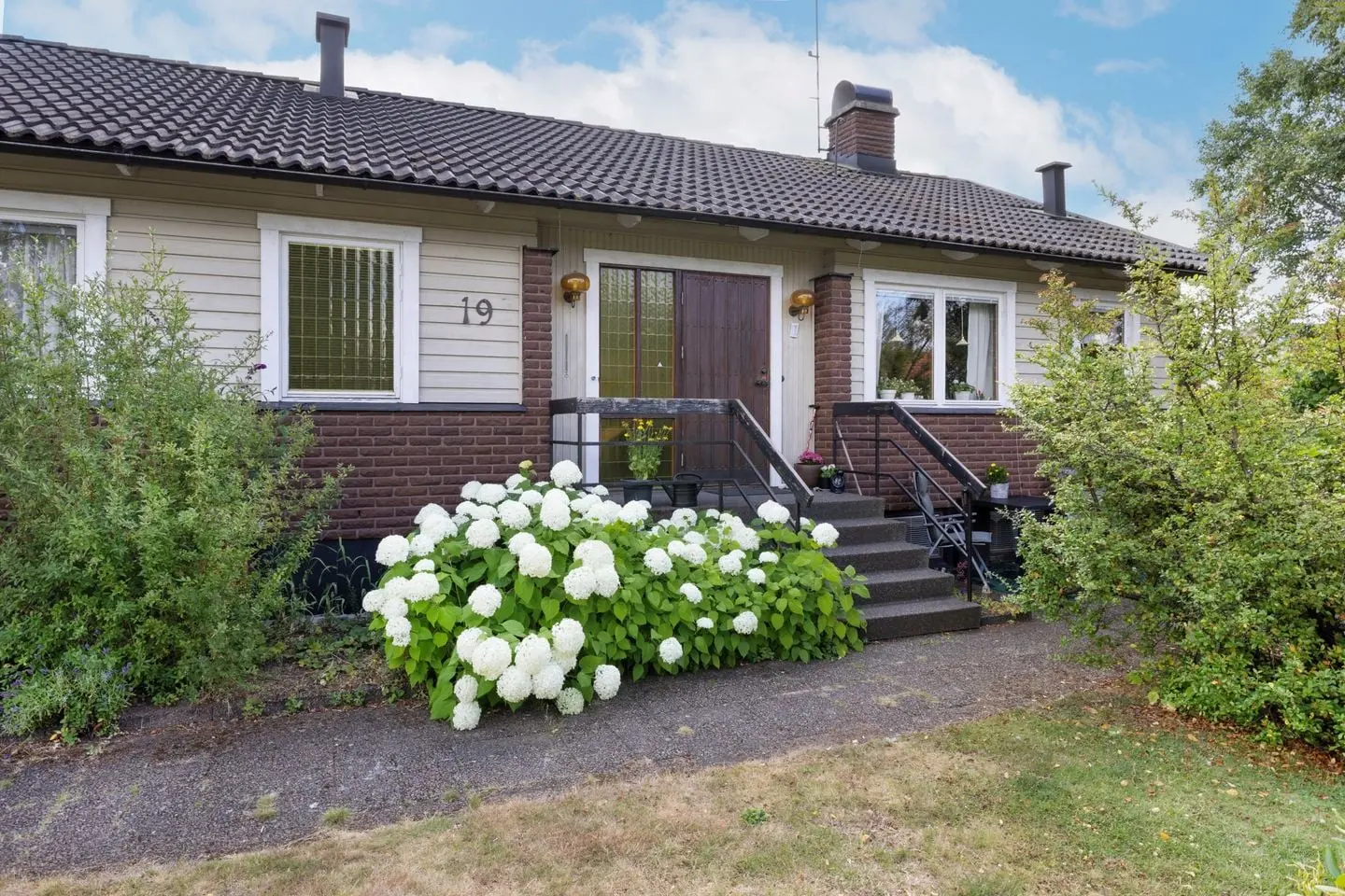 Bild 1 av 44 på Fläderstigen 19