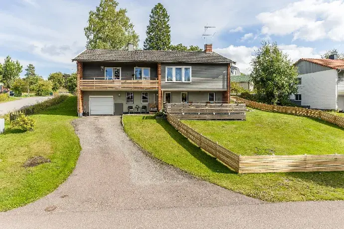 Image 1 of 38 of Borrarevägen