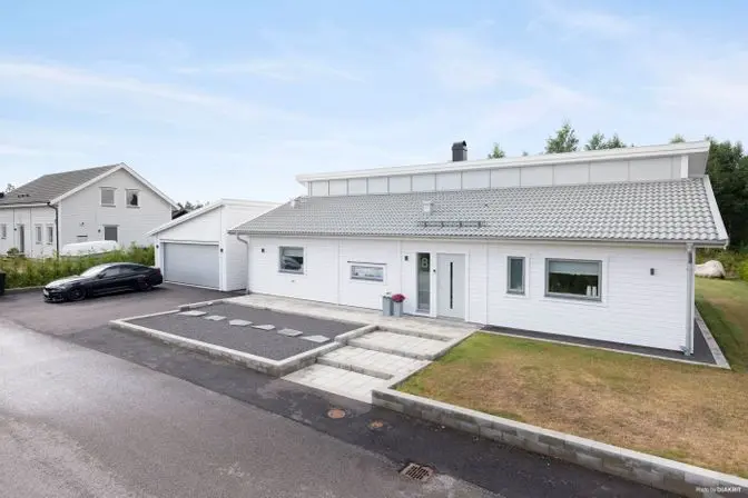 Villa, Julvägen 8, Ljungby. Bild 1 av 22