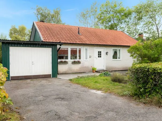 Bild 1 av 20 på Hemmesta alléväg 10