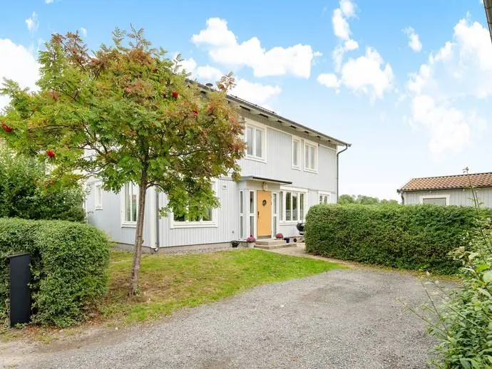 Villa, Prästgårdsvägen 180. Bild 1 av 20