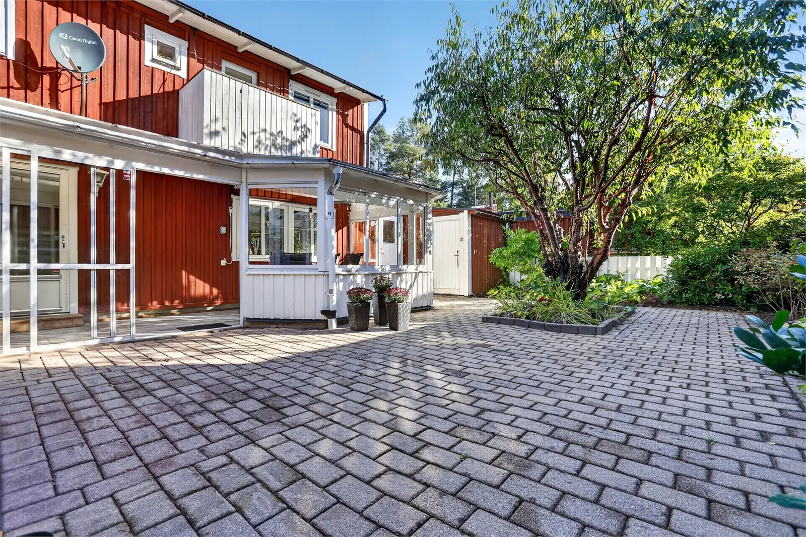 Bild 1 av 35 på Brunnsvägen 144B