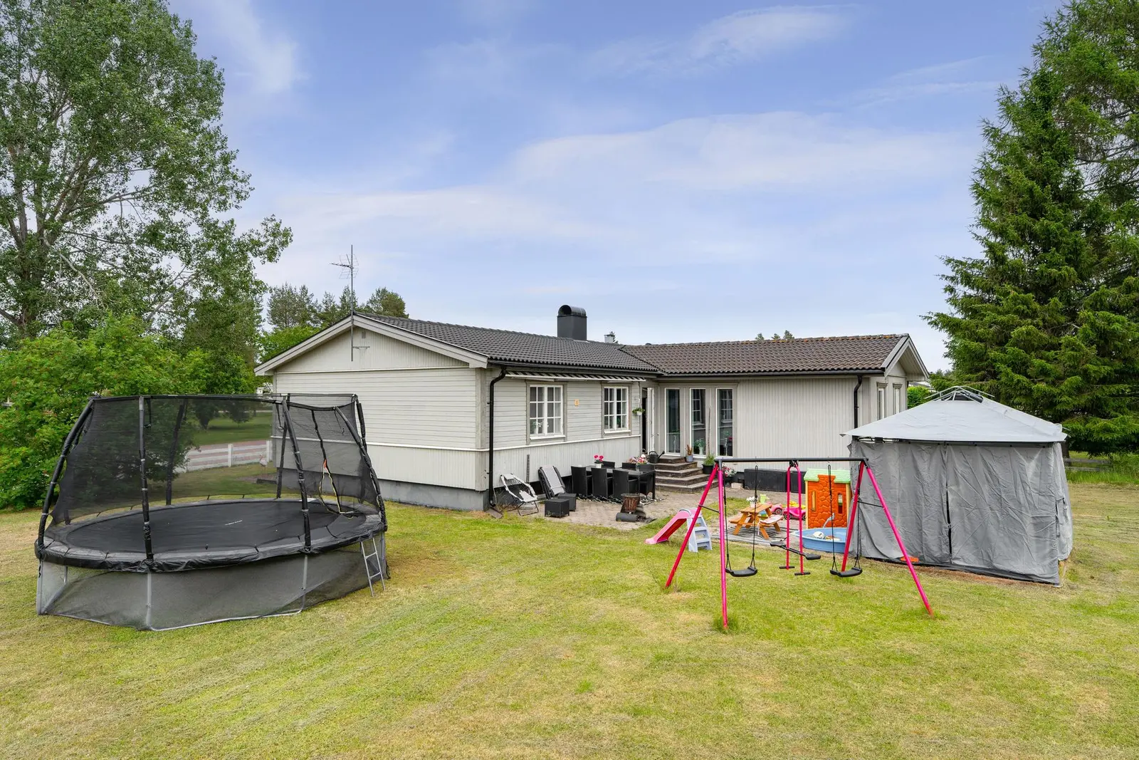 Villa, Forsvägen 22, Älvkarleby. Bild 1 av 40