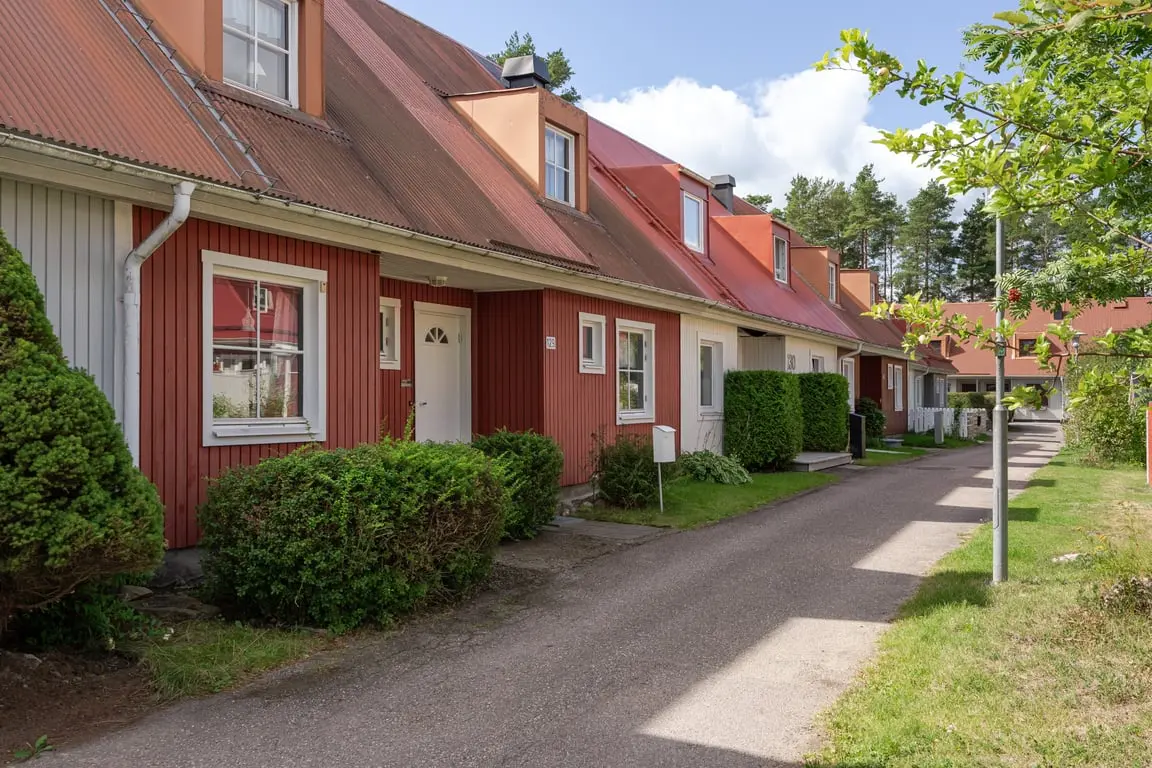 Bild 1 av 40 på Myrbackavändan 129