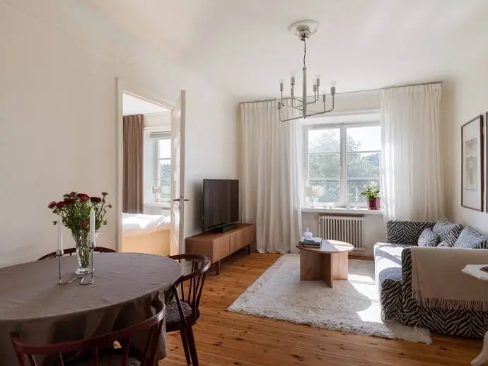 Lägenhet, Norrbackagatan 5, över gård. Bild 1 av 19