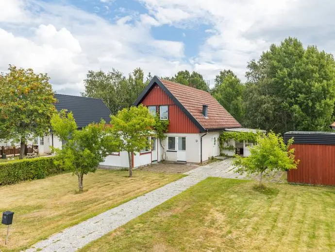 Bild 1 av 20 på Björnbärsstigen 13