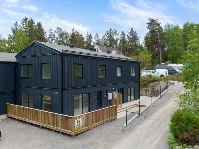 Bild 1 av 20 på Åbroddsvägen 16C