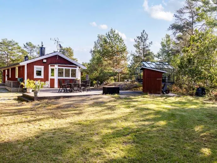 Villa, Snösundsvägen 34. Bild 1 av 20