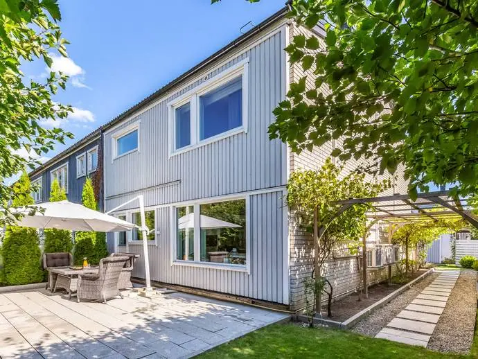 Semi-detached/terraced, Villavägen 96. Photo 1 of 20