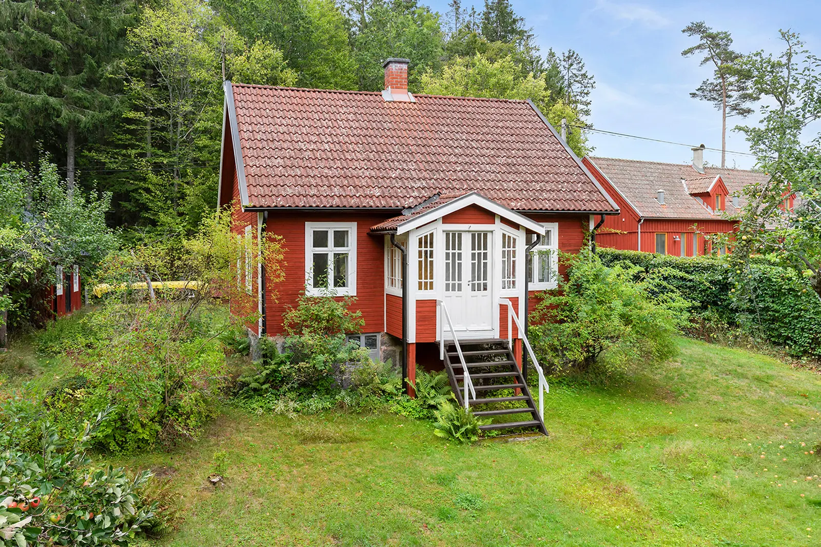 Bild 1 av 5 på Skarviksvägen 8