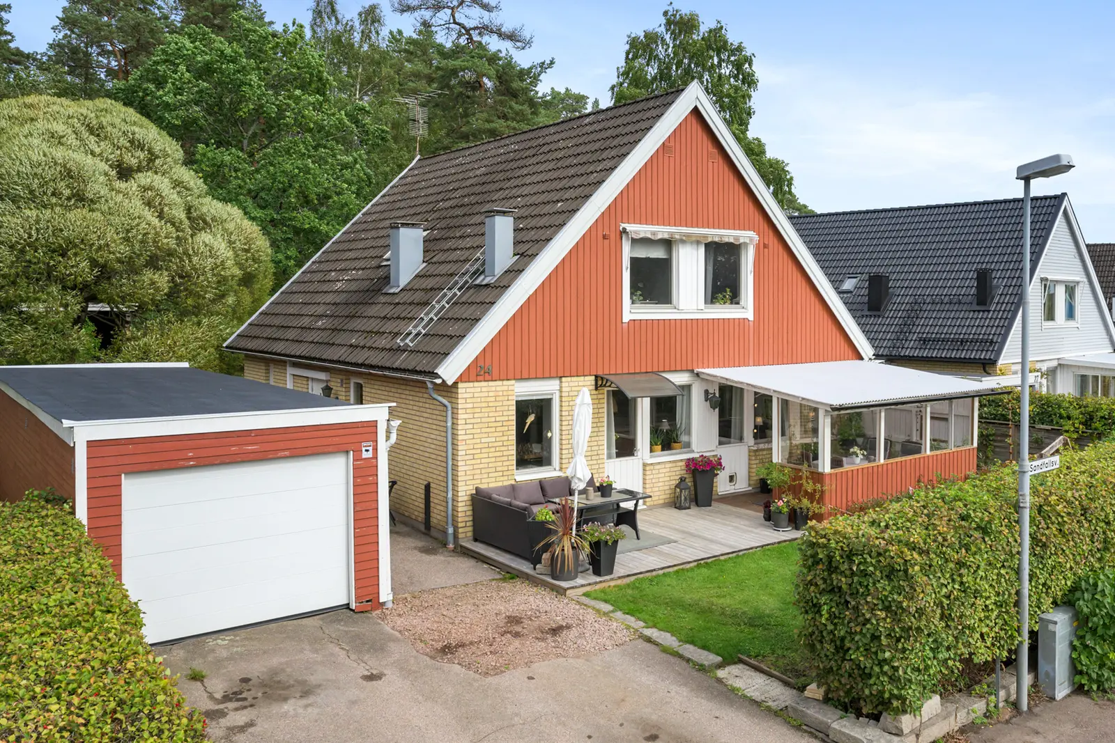 Bild 1 av 5 på Sandfallsvägen 24