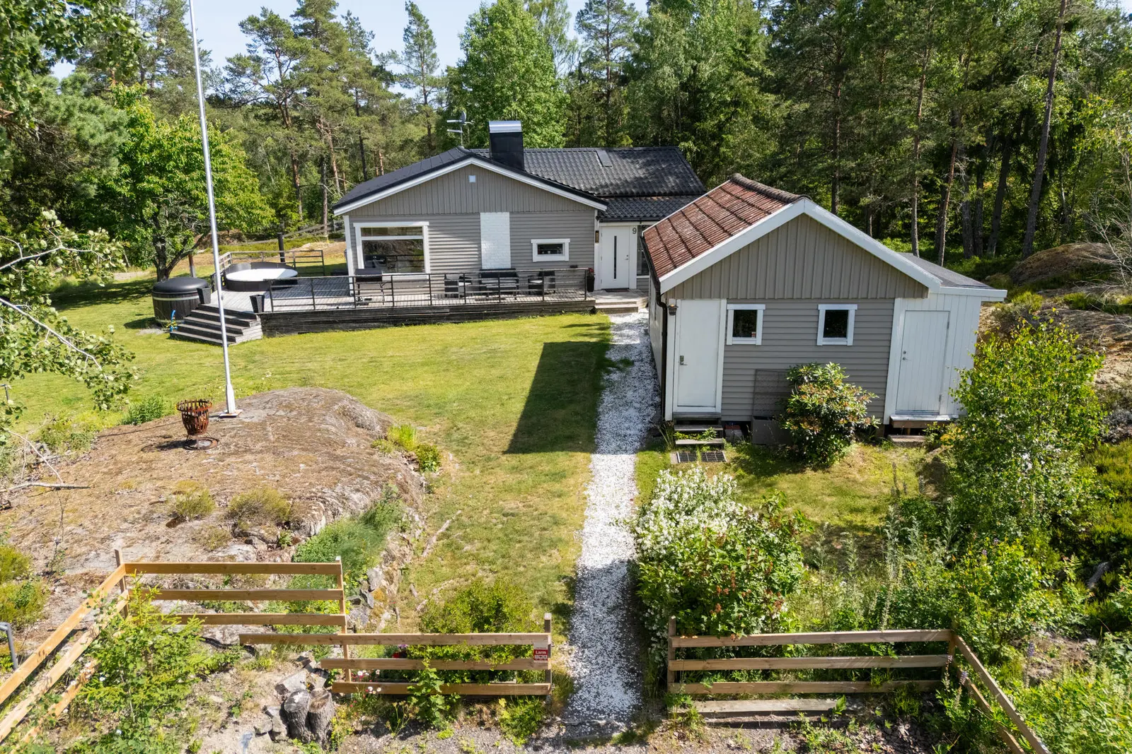 Villa, Korsmyravägen 9, Haninge. Bild 1 av 40