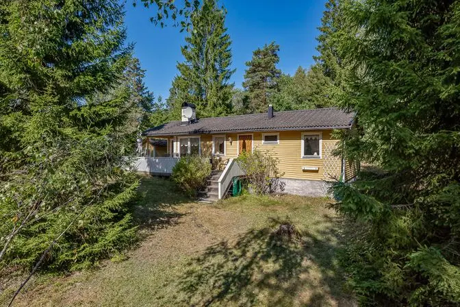 Fritidshus, Hallonvägen 11, Gnesta. Bild 1 av 26