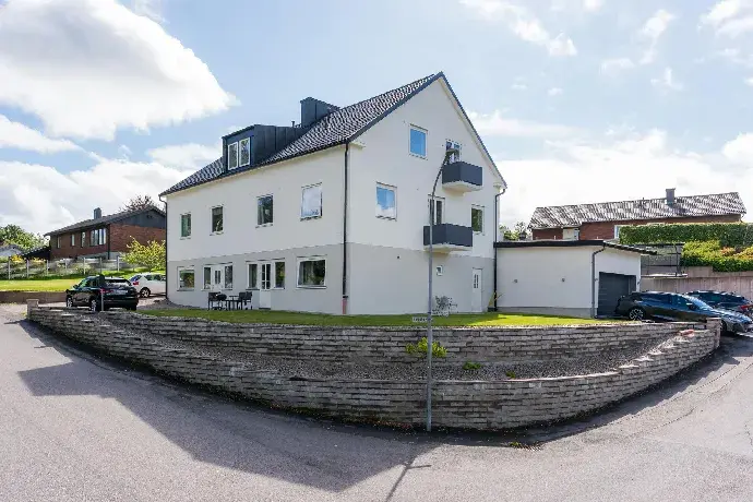 Bild 1 av 40 på Alegränd 8