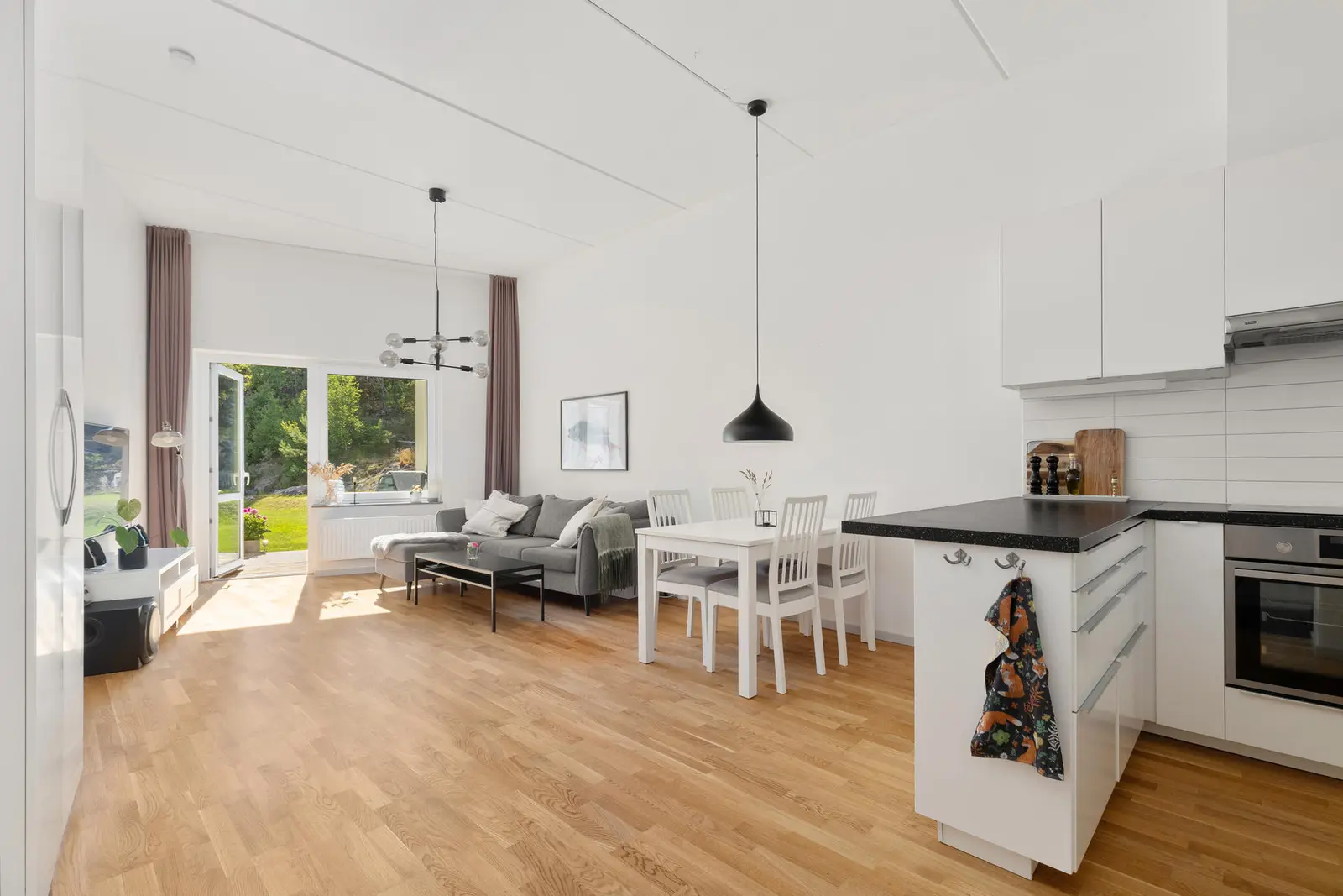 Lägenhet, Kanslivägen 2, Botkyrka. Bild 1 av 29