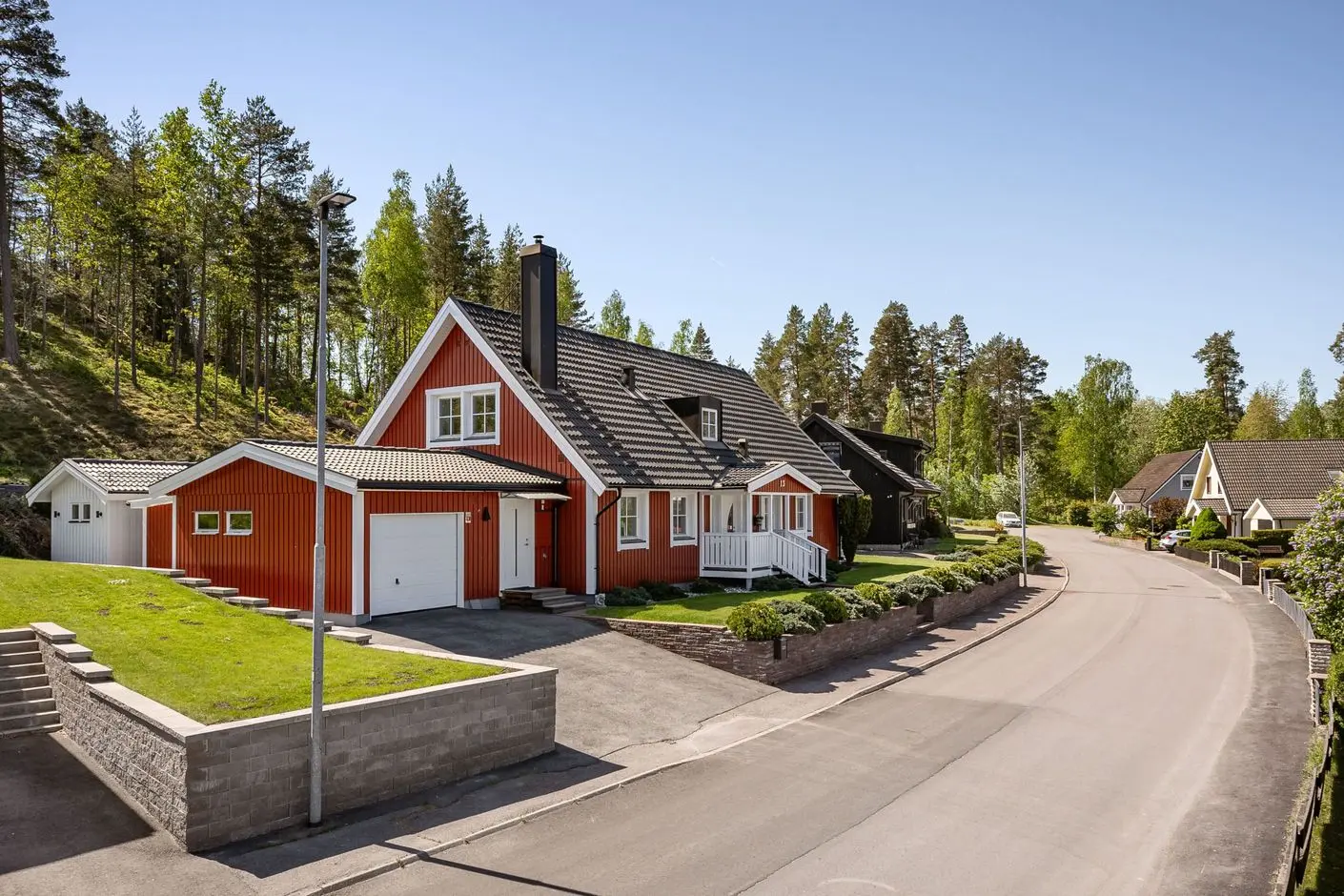 Villa, Charlottenbergsvägen 13, Kisa. Bild 1 av 1