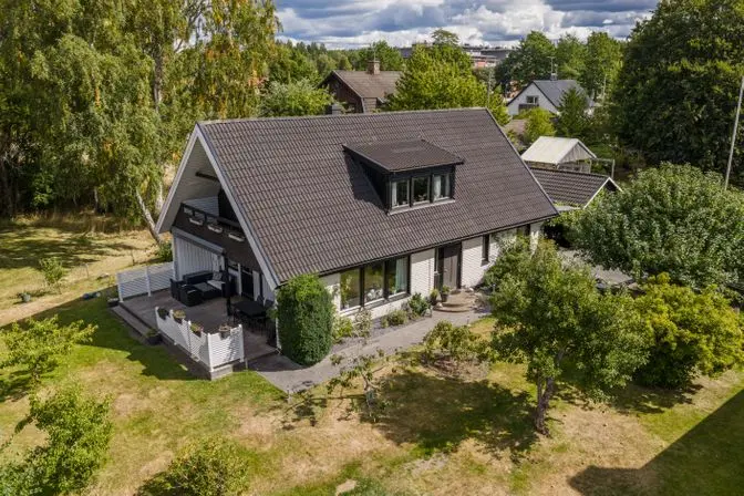 Villa, Smultronvägen 1b, Värnamo. Bild 1 av 20