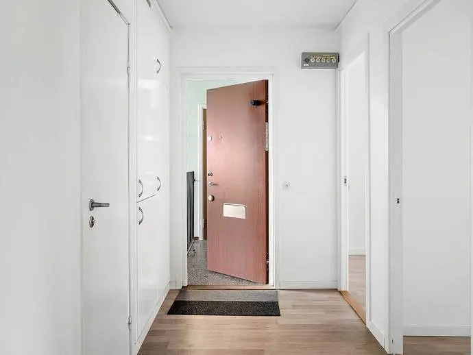 Lägenhet, Kavallerigatan 61. Bild 1 av 17