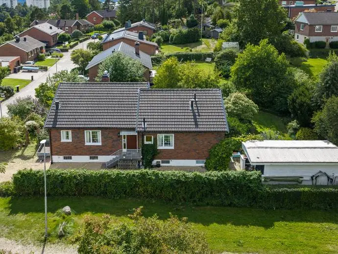 Bild 1 av 20 på Safirvägen 16