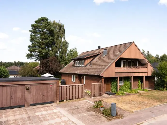 Villa, Tundrevägen 11. Bild 1 av 20