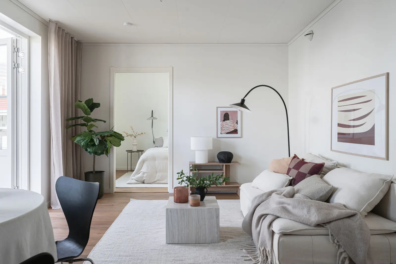 Lägenhet, Magnoliavägen 33. Bild 1 av 5