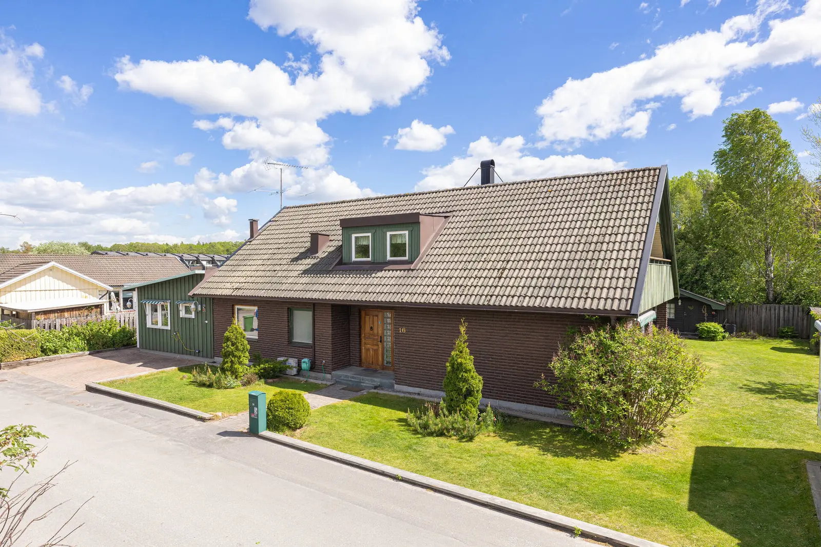 House, Skattbondevägen 16, Upplands Väsby. Photo 1 of 20