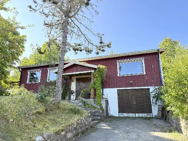 Bild 1 av 11 på Tussilagovägen