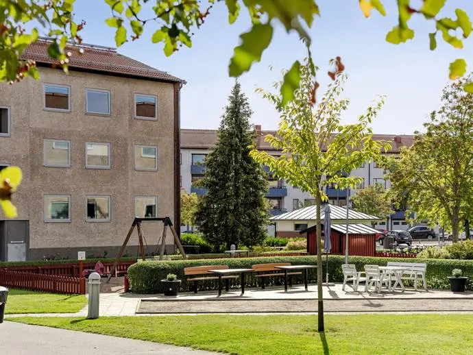 Lägenhet, Drottning Kristinas väg 7A. Bild 1 av 15