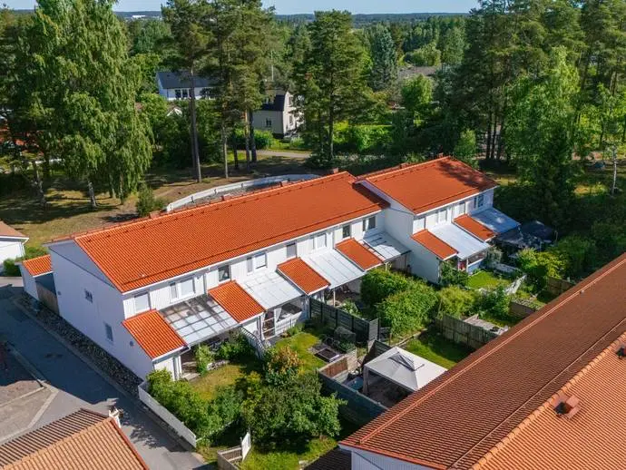 Bild 1 av 20 på Solbackavägen 9E