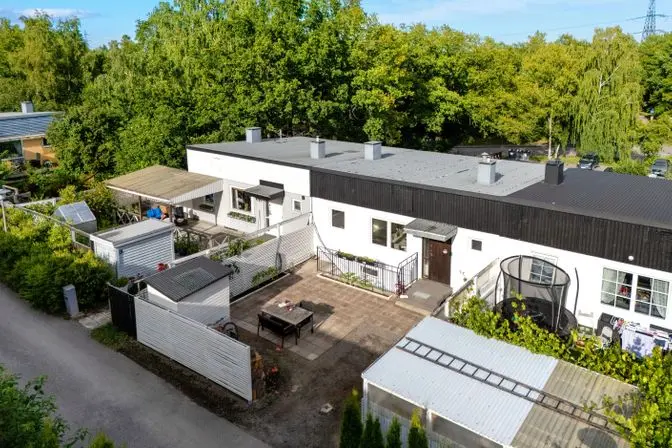 Semi-detached/terraced, Lindholmsbacken 129, Skärholmen. Photo 1 of 20