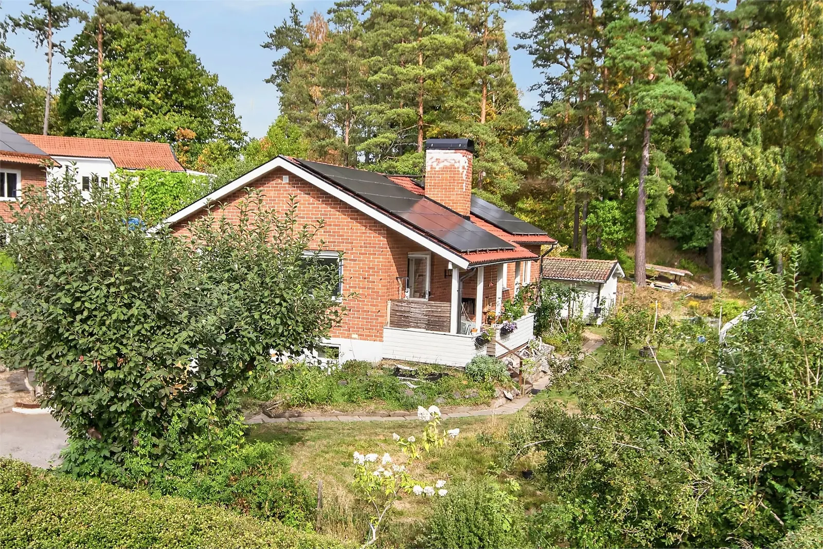 Bild 1 av 5 på Ängsvägen 8